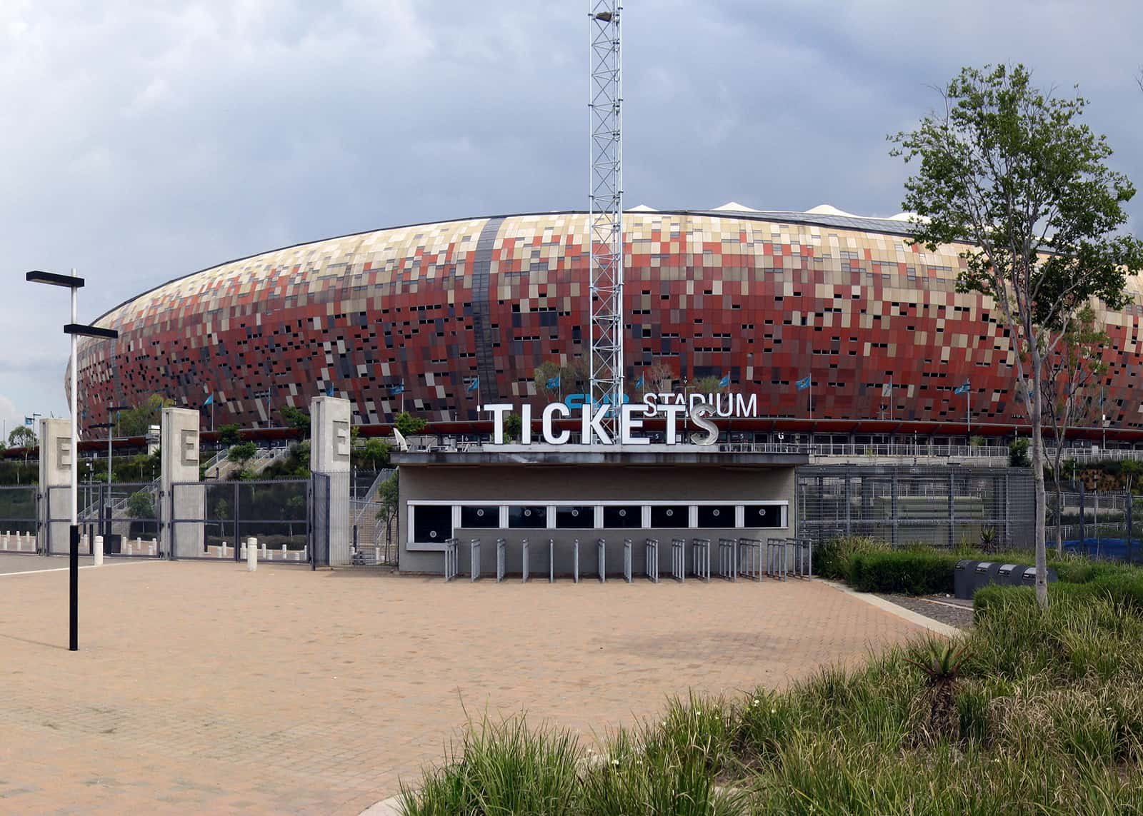 FNB Stadium “The Calabash”: South Africa’s Colossal Venue with a Historic Legacy FNB Stadium “The Calabash”: South Africa’s Colossal Venue with a Historic Legacy