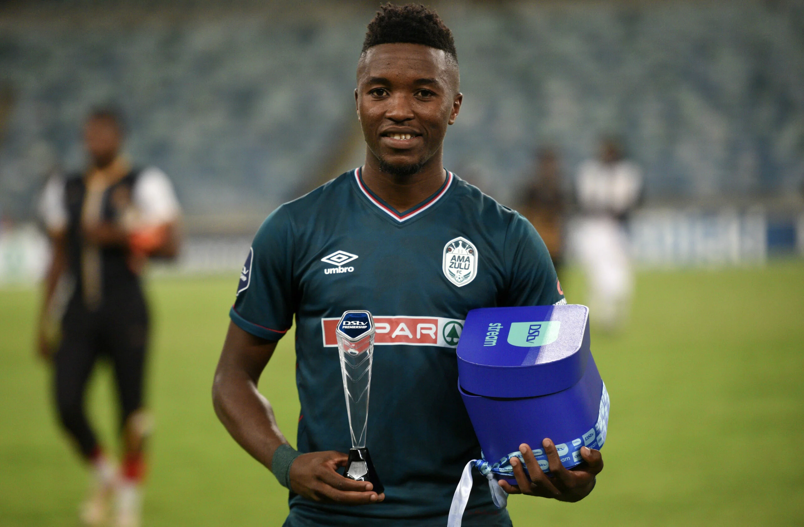 Kaizer Chiefs, Orlando Pirates, and Mamelodi Sundowns are left out as Mbanjwa’s agent leans towards prioritizing a transfer to Portugal over a local move. Kaizer Chiefs, Orlando Pirates, and Mamelodi Sundowns are left out as Mbanjwa’s agent leans towards prioritizing a transfer to Portugal over a local move.