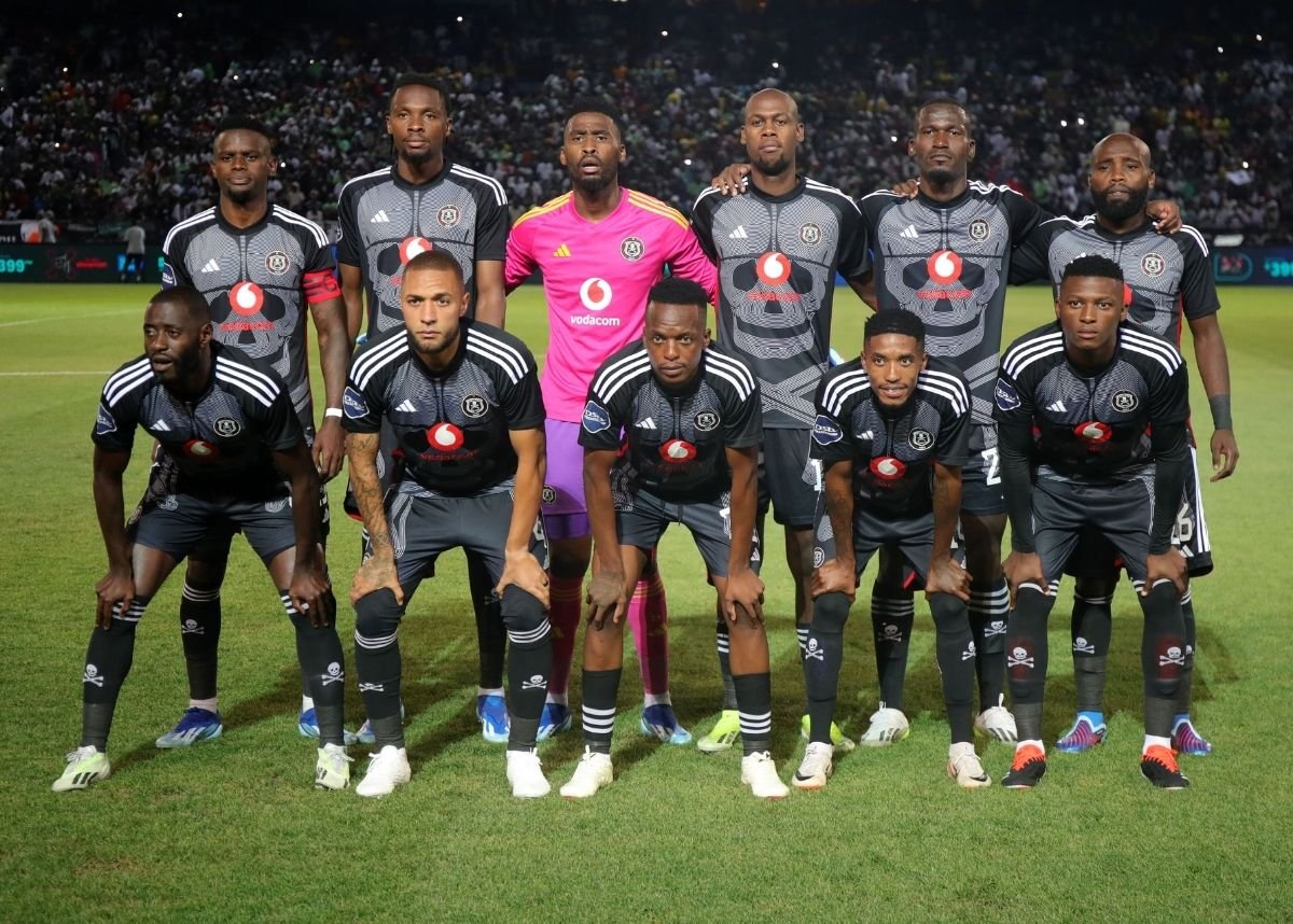 “Kudos to Bayer Leverkusen! Today marks a historic moment! It sets the stage for what Orlando Pirates might achieve against Mamelodi Sundowns in the upcoming 2024/2025 season”, according to fans. “Kudos to Bayer Leverkusen! Today marks a historic moment! It sets the stage for what Orlando Pirates might achieve against Mamelodi Sundowns in the upcoming 2024/2025 season”, according to fans.