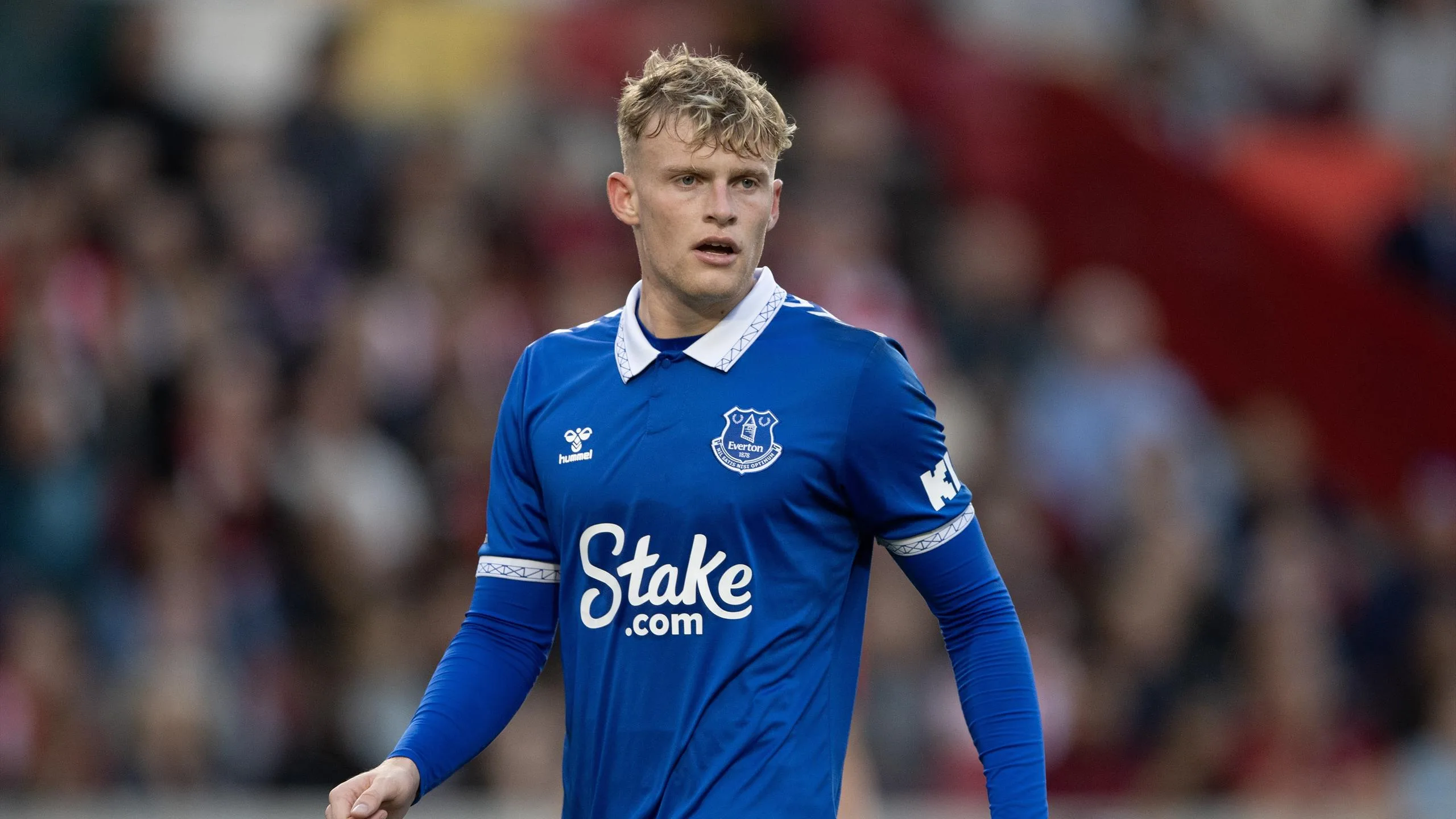 Matchester United Pursue Everton’s Jarrad Branwthwaite to Bolster Defence Matchester United Pursue Everton’s Jarrad Branwthwaite to Bolster Defence