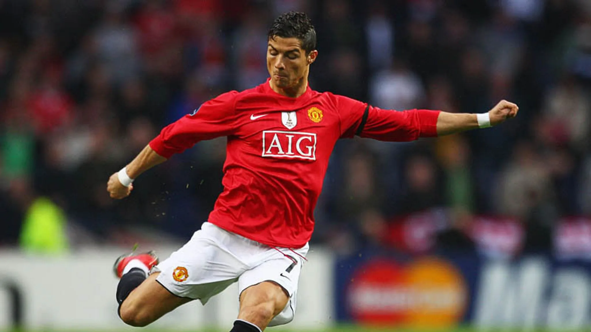A Beautiful History of Cristiano Ronaldo: From Birth to Top Professional Footballer A Beautiful History of Cristiano Ronaldo: From Birth to Top Professional Footballer